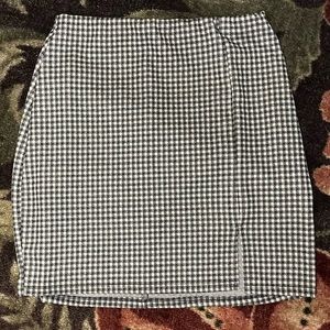 Windsor checked plaid stretchy mini skirt black and white with leg slit